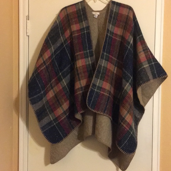 Super Cute Winter Poncho - Picture 1 of 4